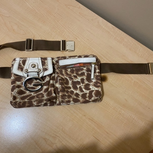 Guess Fanny pack - Picture 2 of 2